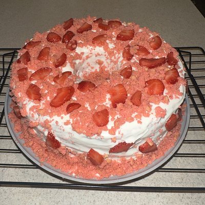Strawberry 🍓 Cream Crunch Cake