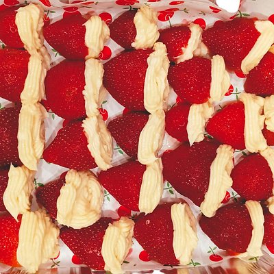 Cheesecake Stuffed Strawberries 