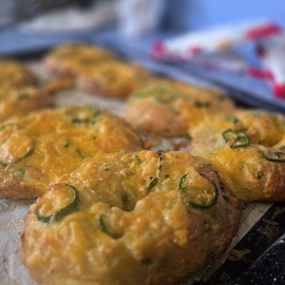 Jalapeño Cheddar Bagel (Single)