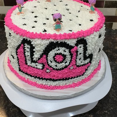 L.O.L Doll cake 8” feed 15-24 ppl vanilla & buttercream frosting with mini toys 
