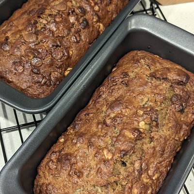 Banana Bread With Choco And Walnuts 