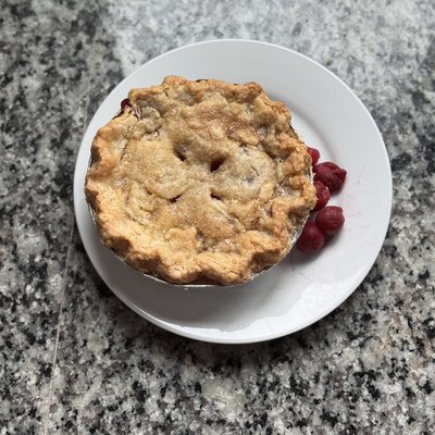 Merry Cherry Pie 9”