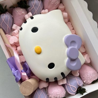 Hello Kitty Breakable + 12 Berries