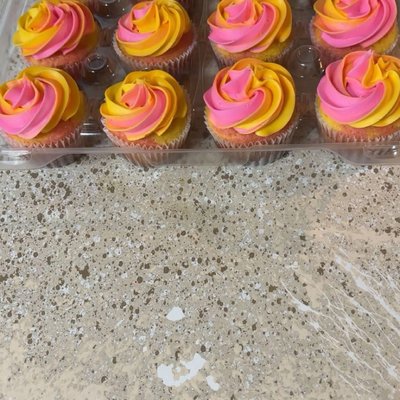 12ct Strawberry 🍓 Lemon 🍋 Cupcakes 