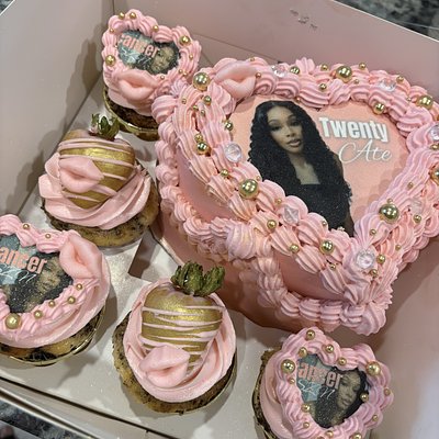 Cloud Nine – 6” cake + 5 cupcakes
