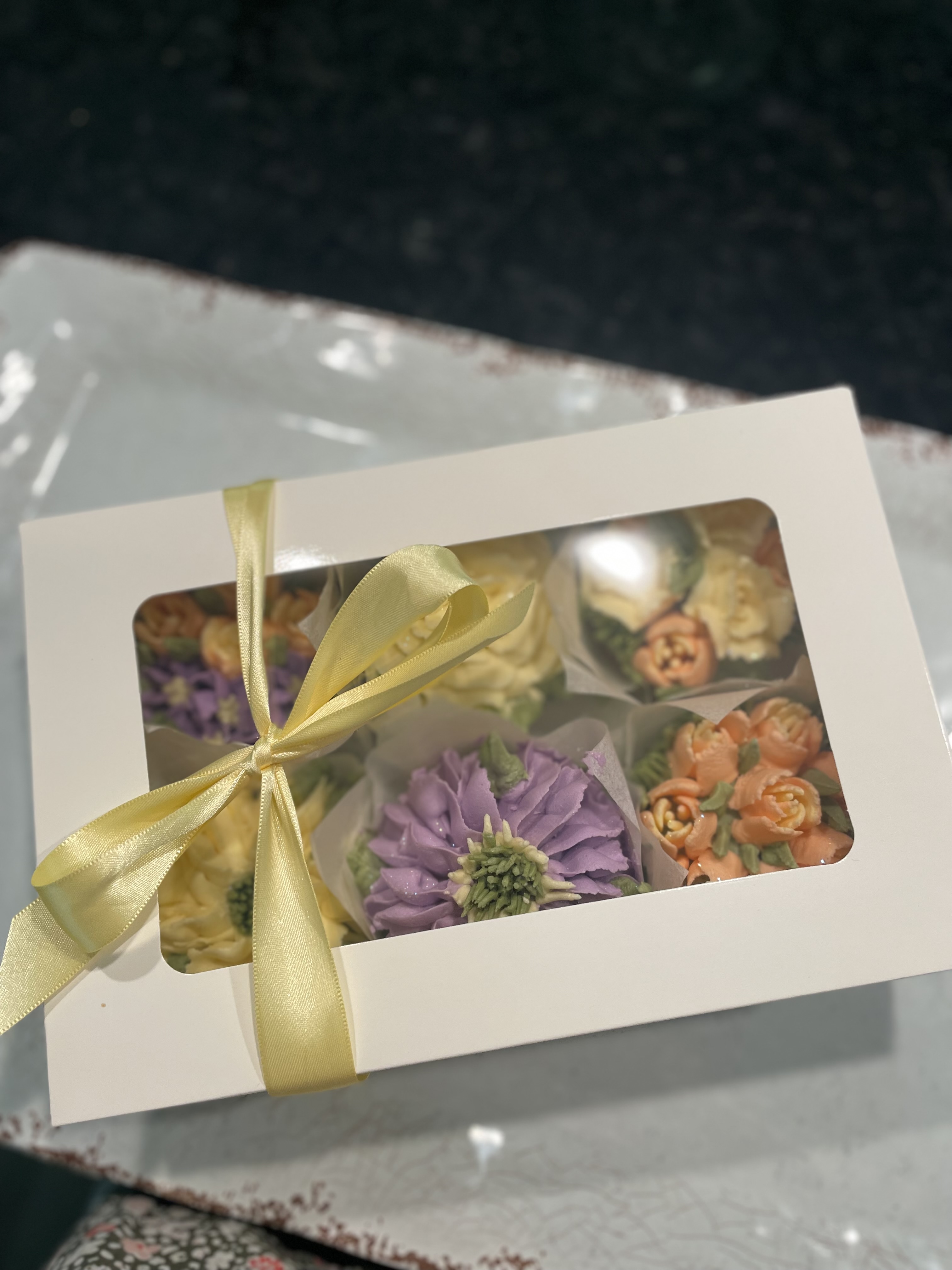 Box Of 6 Cupcake Blooms