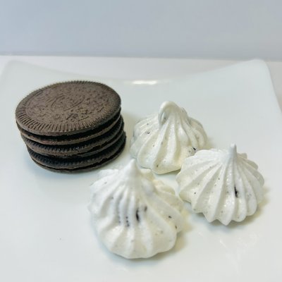 Cookies N Cream Meringue Bites Tub 50 Pieces DAIRY FREE