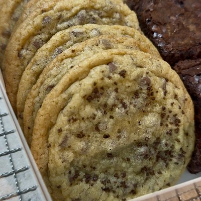 1 Dozen Chocolate Chip Cookies, Topped With Chocolate Sea Salt 