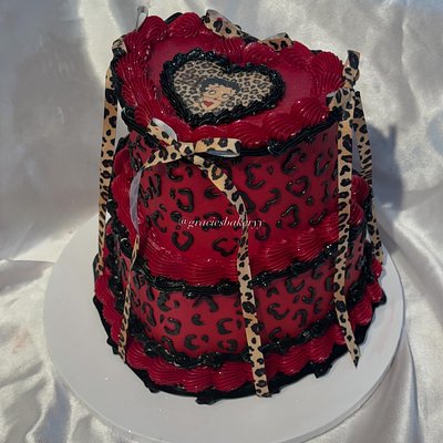 Medium 2-Tiered Cake (25-30 servings)