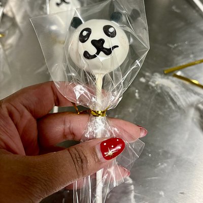 Characterized cake pops  