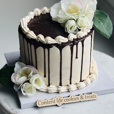 6 Inch 3 Layer Cake (12-14 Servings)