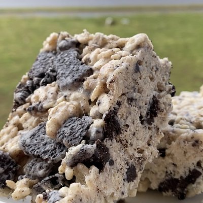Cookies N Cream Krispie Treat 