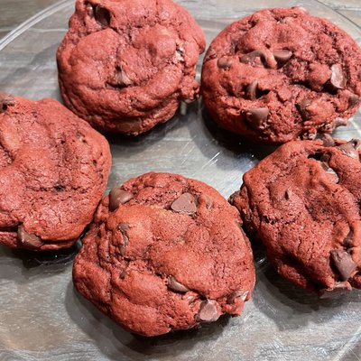 Red Velvet Chocolate Chip Cookies 