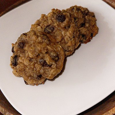 Traditional Oatmeal Raisin Cookies  (12)