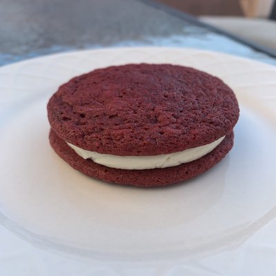Red Velvet Cream Cookies 