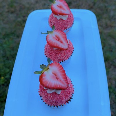 Strawberry Crunch Cupcakes