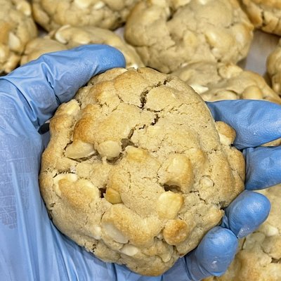 White Chocolate Macadamia Nut Cookies (1/2 Dozen)