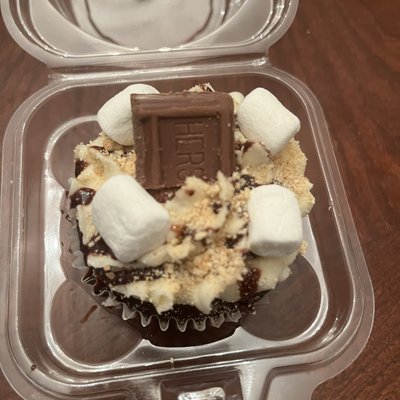 Gimme S’more cupcake