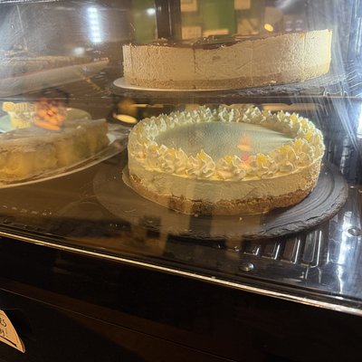 8” Round Lemon Cheesecake 