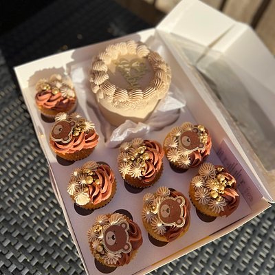 Bento Boxes (6” Round Cake With Cupcakes, Read Description )
