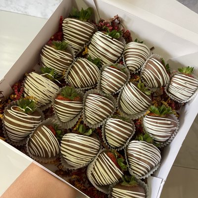Chocolate Covered Strawberries With Lettering 