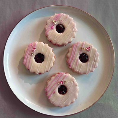 Edie’s Luxe Linzer Box 6pcs - Available once a month in limited quantities. Start 06/06