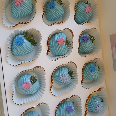 12 CT CUSTOM Dipped Decorated STRAWBERRIES 