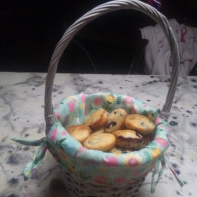 Blueberry/chocolate chip mini muffin baskets