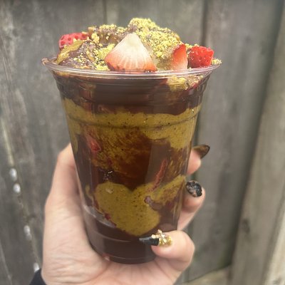 Large Strawberry Dubai Cup 