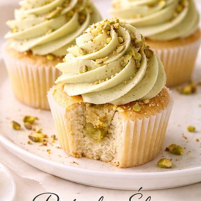 Pistachio Élan Cupcakes