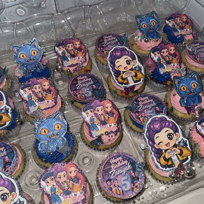 Deluxe Cupcakes (24)