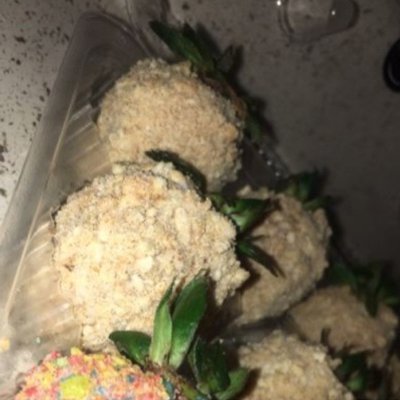 6 Cinnamon Toast Crunch Chocolate Covered Strawberries 