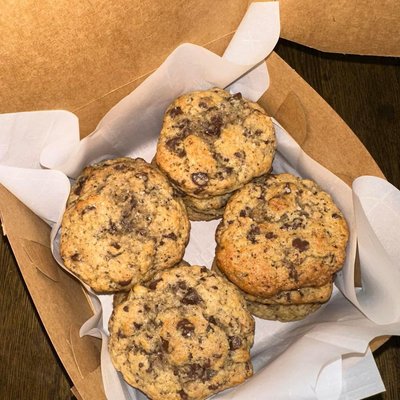 6 Count - Sea Salt Chocolate Chip Cookies 