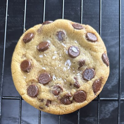 Flaky Sea Salt Chocolate Chip Cookies - 6 Pack