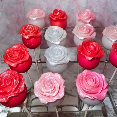 Valentine’s Day Cake Pops 1 Dozen
