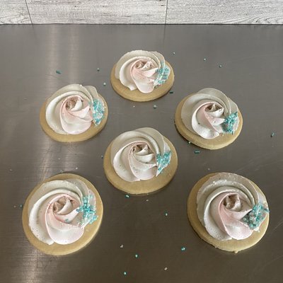 sugar cookies with buttercream 