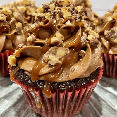Snickers Cupcakes