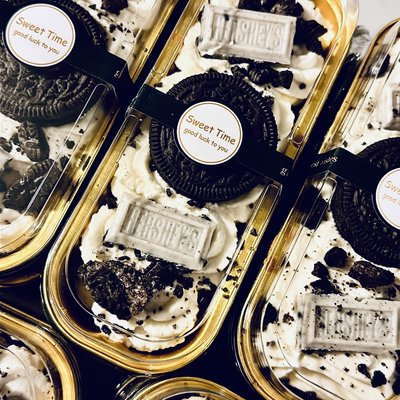 Oreo Vanilla Mini Cakes