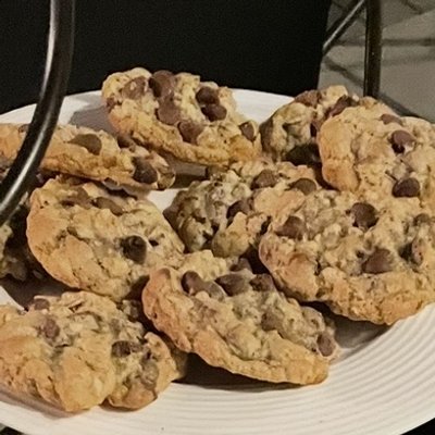 Chocolate Chip Oatmeal Cookies  (12)
