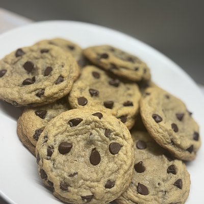 12 Chocolate Chip Cookies