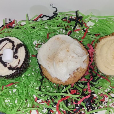 Holiday Trio Cupcakes 🎄