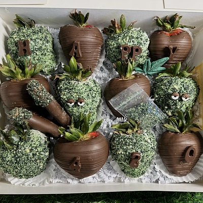 Designed Chocolate Strawberries (1 Dozen) 