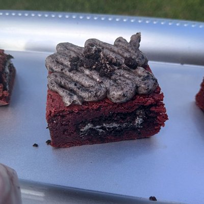 Red Velvet Cookies And Cream Brownie 