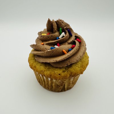 12 Vanilla Cupcakes w/ Chocolate Buttercream