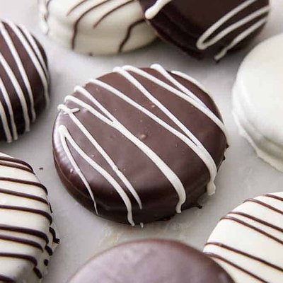 Chocolate Dipped Oreos 