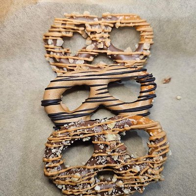Large Pretzels 