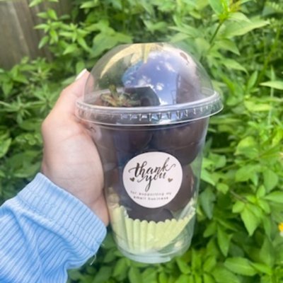 Chocolate covered strawberries cup 
