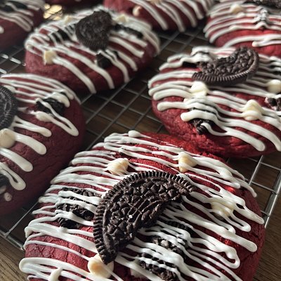 Red velvet Oreo Cookie