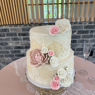 Two Tier Wedding Cake Feeding 36 People 