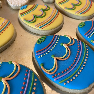 12  Vibrant Easter Egg Cookies